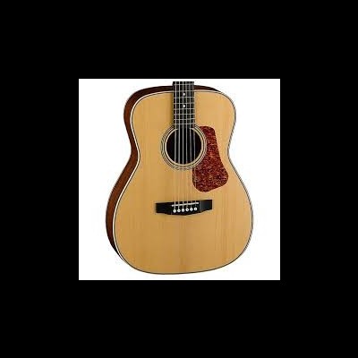 Guitarra acústica de madeira clara com seis cordas e chapa protetora marmoreada