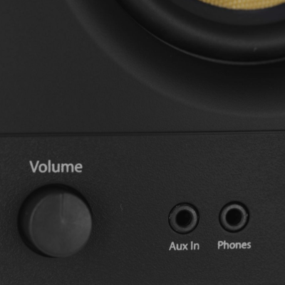 Painel preto com botão de volume e entradas Aux In e Phones