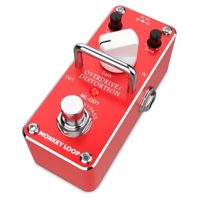 Pedal de guitarra elétrica vermelho com botões pretos e pedal branco