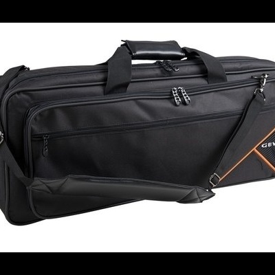 Estojo preto para instrumento com zíper e alça com etiqueta GEWA