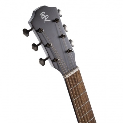 Cabeça e braço de guitarra acústica em madeira escura com marca 'BP'