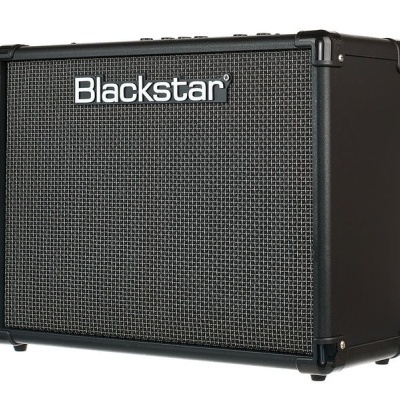 Amplificador de guitarra Blackstar preto com grelha de malha e logotipo visível