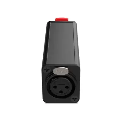 Dispositivo eletrônico preto retangular com conector frontal redondo e botão vermelho no topo