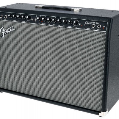 Amplificador de guitarra Fender Champion 100 preto com grelha cinza e botões na frente