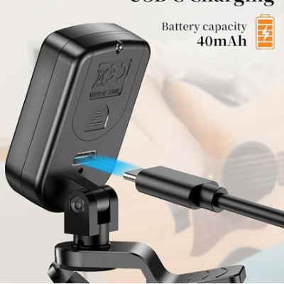 Microfone preto a carregar via USB-C, capacidade da bateria 40mAh
