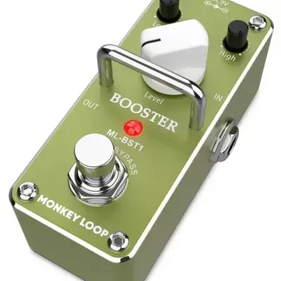 Pedal de efeitos para guitarra verde com botões e interruptor cromado