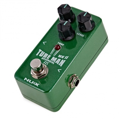 Pedal de efeitos para guitarra verde metálico com botões e texto