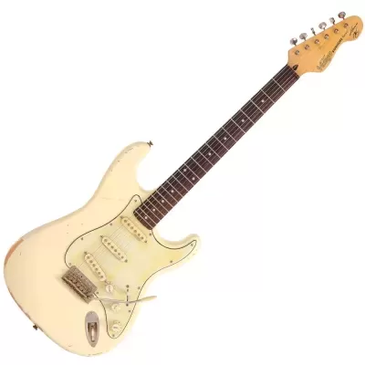 Guitarra elétrica branca estilo Stratocaster isolada