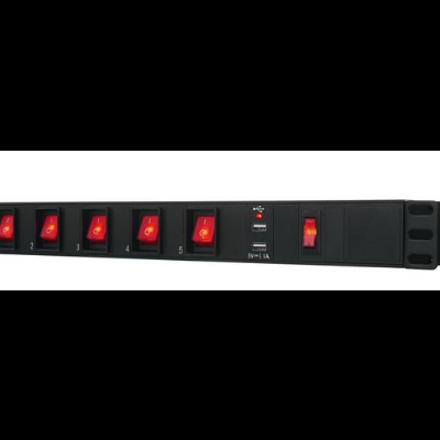 Filtro de linha preto com seis interruptores vermelhos numerados, porta USB e botão de ligar