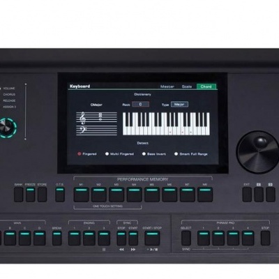 Console controlador musical com ecrã digital e vários botões e controlos.