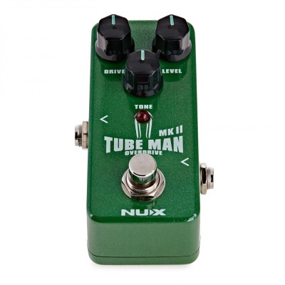 Pedal de efeitos verde para guitarra NUX Tube Man MKII Overdrive com botões e LED
