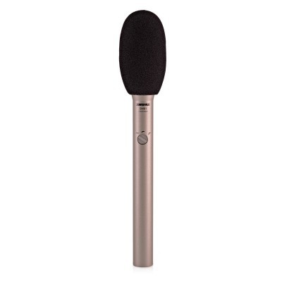 Microfone metálico com espuma preta e texto SHURE SM81
