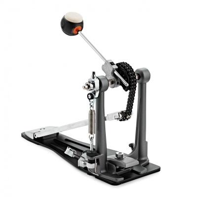 Pedal de bateria metálico com corrente preta e maça branca