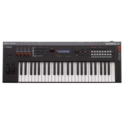 Teclado controlador MIDI Yamaha MX49 preto com 49 teclas e ecrã LCD.