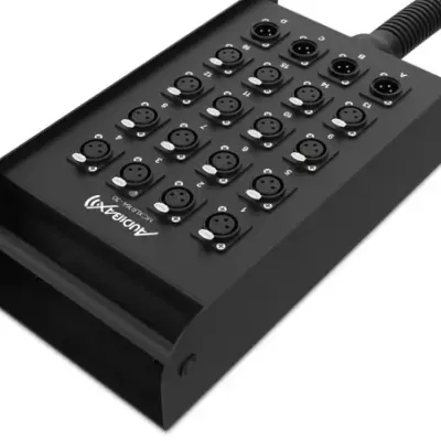 Distribuidor áudio preto AUDIOMAX com 18 portas XLR numeradas