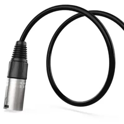 Cabo preto com conector metálico cylindrical em fundo branco