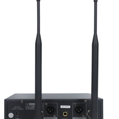 Recetor de áudio sem fios preto com duas antenas e conectores áudio