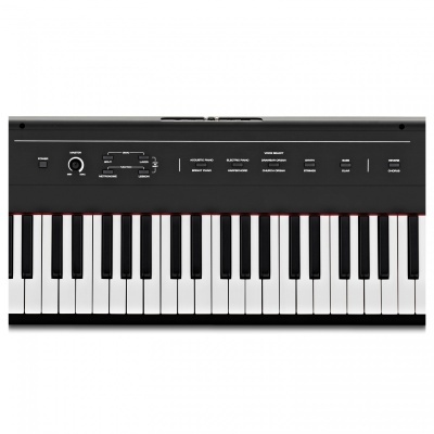 Teclado digital preto com teclas brancas e pretas e painel de controlo