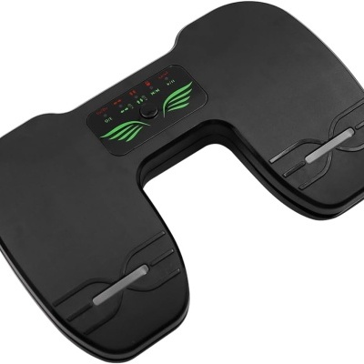 Plataforma preta ergonómica com consola e luzes verdes e vermelhas