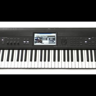 Teclado musical Korg KROME de 61 teclas preto com display e botões