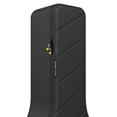 Capa preta para guitarra elétrica com textura acolchoada diagonal e fecho com zíper