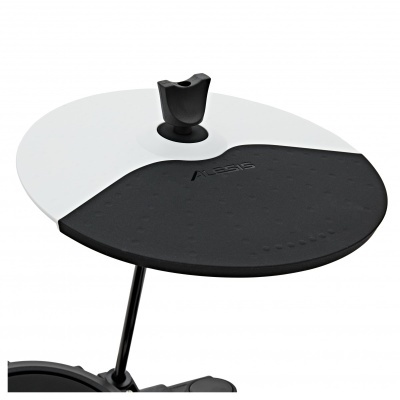 Prato de bateria eletrónica preto e branco Alesis com texto em relevo