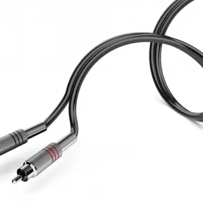 Cabo áudio com terminais RCA preto e vermelho em fundo branco