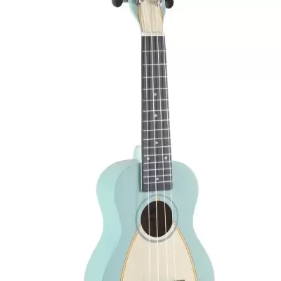 Ukulele azul claro e madeira clara com cordas e inscrições
