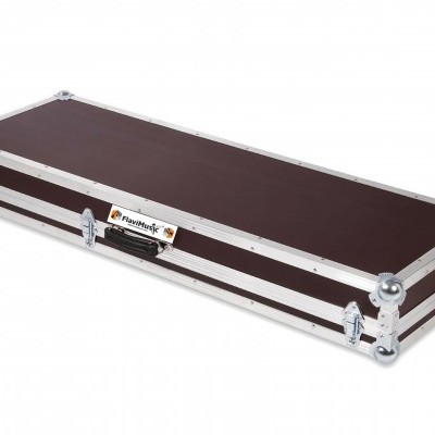 Mala rígida retangular castanha com bordas metálicas prateadas e fechos frontais.