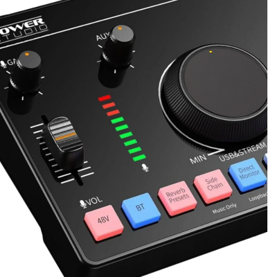 Painel preto de equipamento de áudio com botões coloridos e regulador rotativo grande