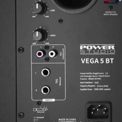 Painel traseiro preto de amplificador Power Studio VEGA 5 BT com controlos, entradas RCA e TRS e texto de especificações.