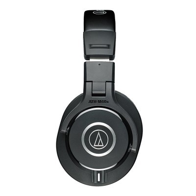 Auricular preto Audio-Technica ATH M40x com almofada e logótipo visível