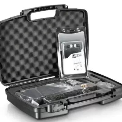 Mala preta com equipamentos eletrónicos no interior acolchoado