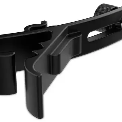 Suporte preto com parafuso metálico
