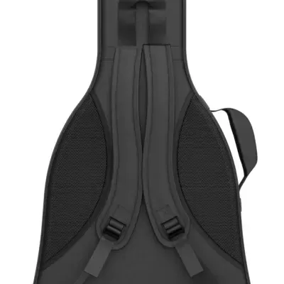 Estojo para guitarra preto com alças tipo mochila e fecho lateral.
