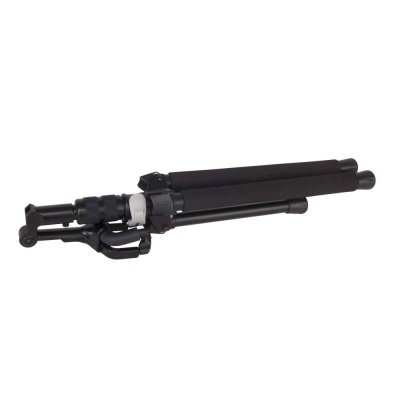 Tripé fotográfico preto dobrado