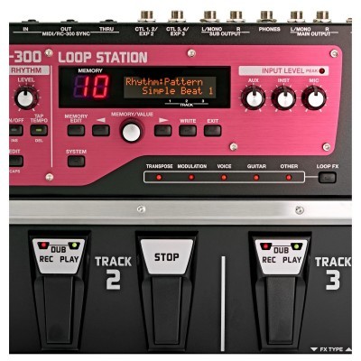 Pedaleira Loop Station vermelha e preta com display e pedais numerados