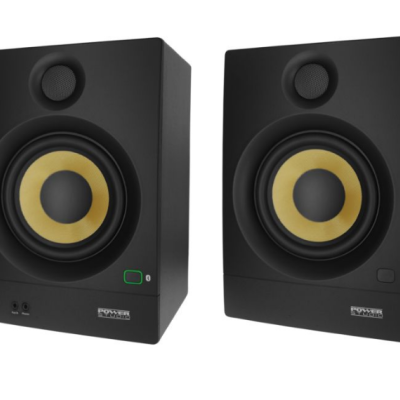 Par de colunas de áudio pretas com cones amarelos e botões