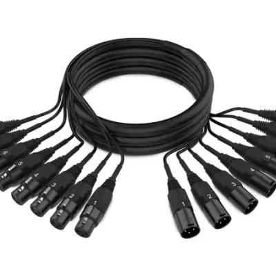 Cabo multicabo preto com conectores XLR em ambas extremidades