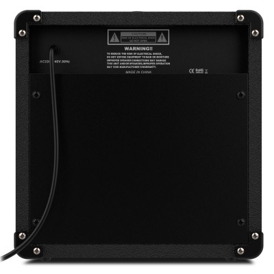 Parte traseira do amplificador preto com etiqueta de aviso e porta de ligação