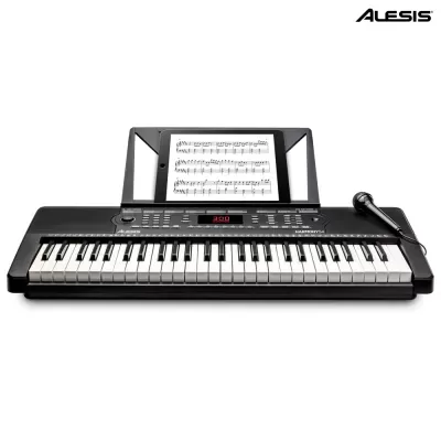Teclado musical Alesis preto com suporte para tablet e microfone