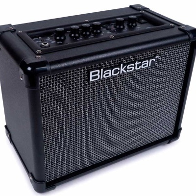 Amplificador de guitarra Blackstar preto com painel de controlo no topo