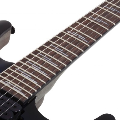 Guitarra elétrica preta com braço de madeira castanha