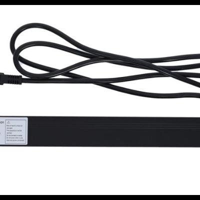 Régua de tomadas Designated Power Distribution Unit preta com cabo e ficha tipo europeu