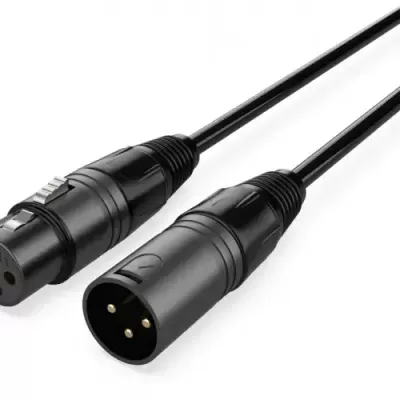 Cabo de áudio preto com conectores XLR fêmea e macho