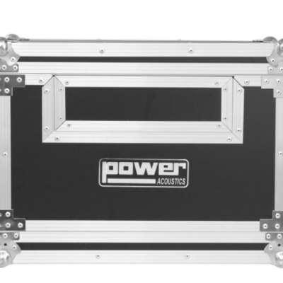 Mala de transporte preta com reforços metálicos e etiqueta power ACOUSTICS