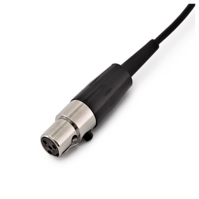 Conector XLR preto e metalizado com cinco pinos ligado a cabo preto