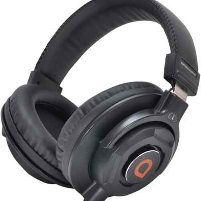 Auscultadores circum-auriculares pretos com detalhe laranja