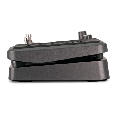 Pedal de guitarra cinzento escuro com botões de controlo