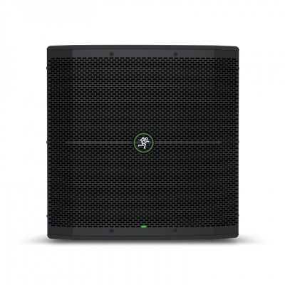 Coluna acústica preta quadrada com grelha perfurada e logótipo verde ao centro